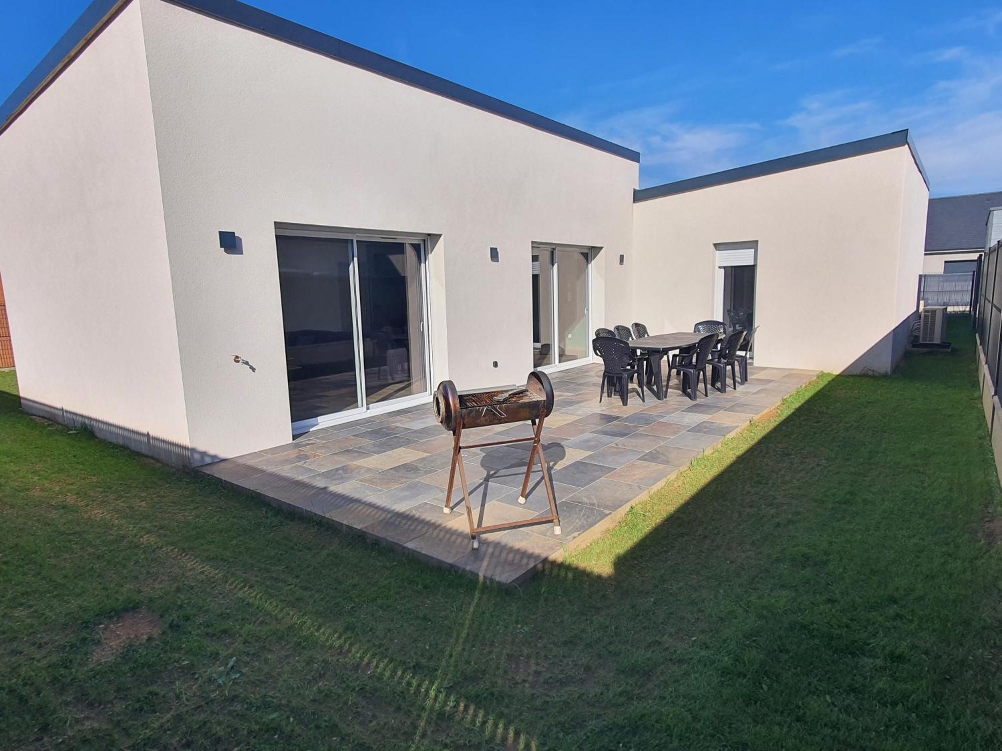 Maison A Theme Le Mans 66 Guecelard Exterior photo
